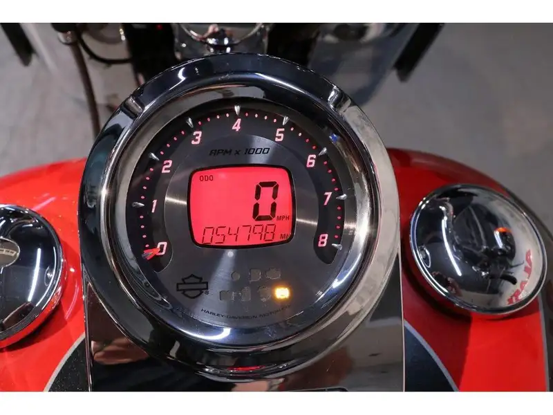 2011 Harley-Davidson Unspecified, červená, 86 457 km, dovoz Kanada — foto 8 z 12