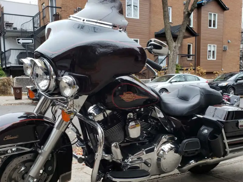 2011 Harley-Davidson Electra Glide, 32 953 km, dovoz Kanada — foto 2 z 6