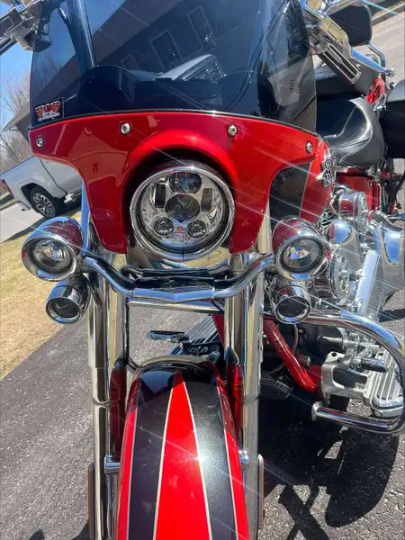2011 Harley-Davidson CVO Screaming Eagle, červená, 44 579 km, dovoz Kanada — foto 2 z 7