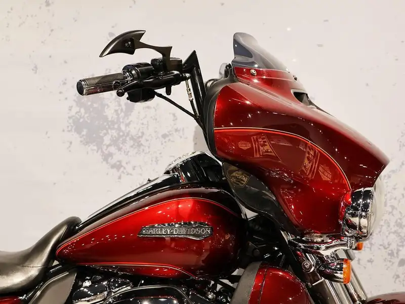 2017 Harley-Davidson Electra Glide FLHTCU, červená, dovoz Kanada — foto 2 z 12