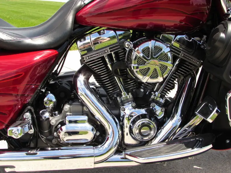 2016 Harley-Davidson Unspecified, červená, 10 400 km, dovoz Kanada — foto 11 z 12