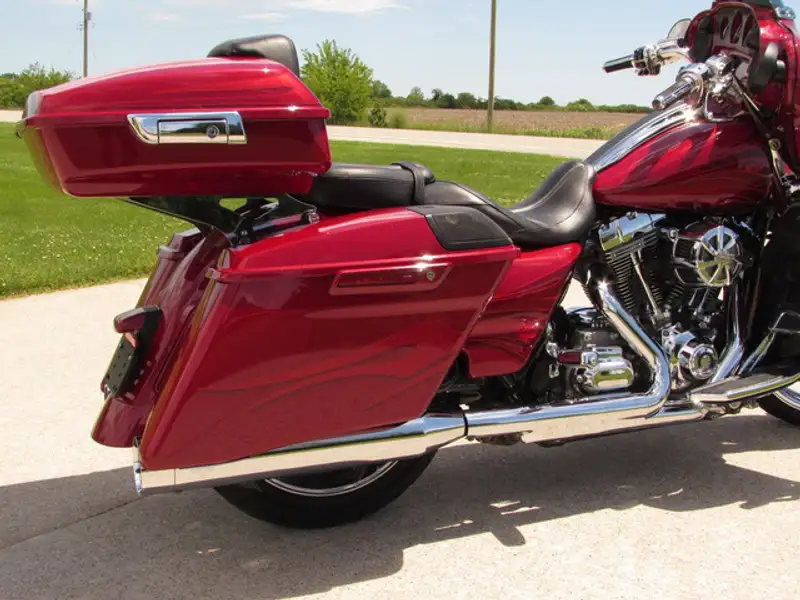 2016 Harley-Davidson Unspecified, červená, 10 400 km, dovoz Kanada — foto 12 z 12