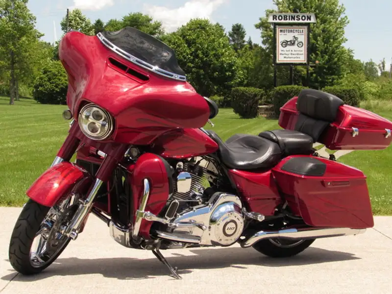 2016 Harley-Davidson Unspecified, červená, 10 400 km, dovoz Kanada — foto 2 z 12