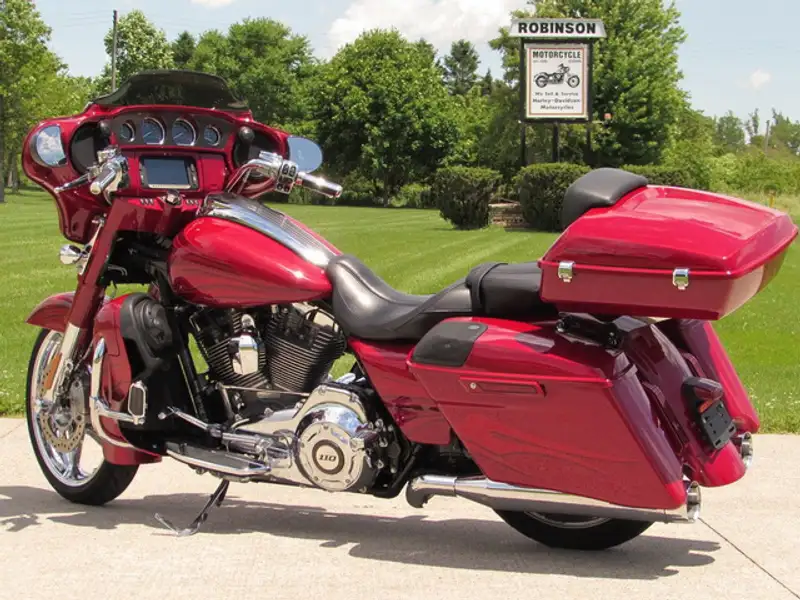 2016 Harley-Davidson Unspecified, červená, 10 400 km, dovoz Kanada — foto 3 z 12