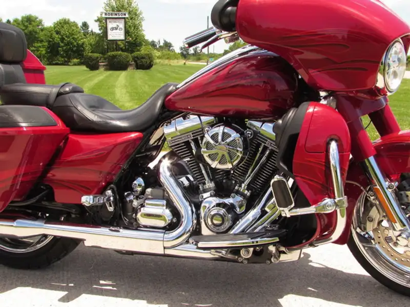 2016 Harley-Davidson Unspecified, červená, 10 400 km, dovoz Kanada — foto 5 z 12