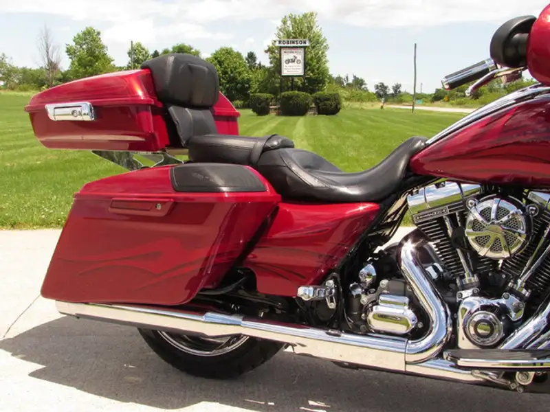 2016 Harley-Davidson Unspecified, červená, 10 400 km, dovoz Kanada — foto 6 z 12