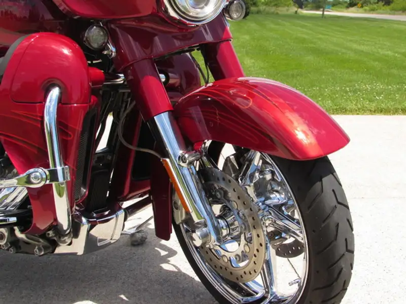2016 Harley-Davidson Unspecified, červená, 10 400 km, dovoz Kanada — foto 7 z 12