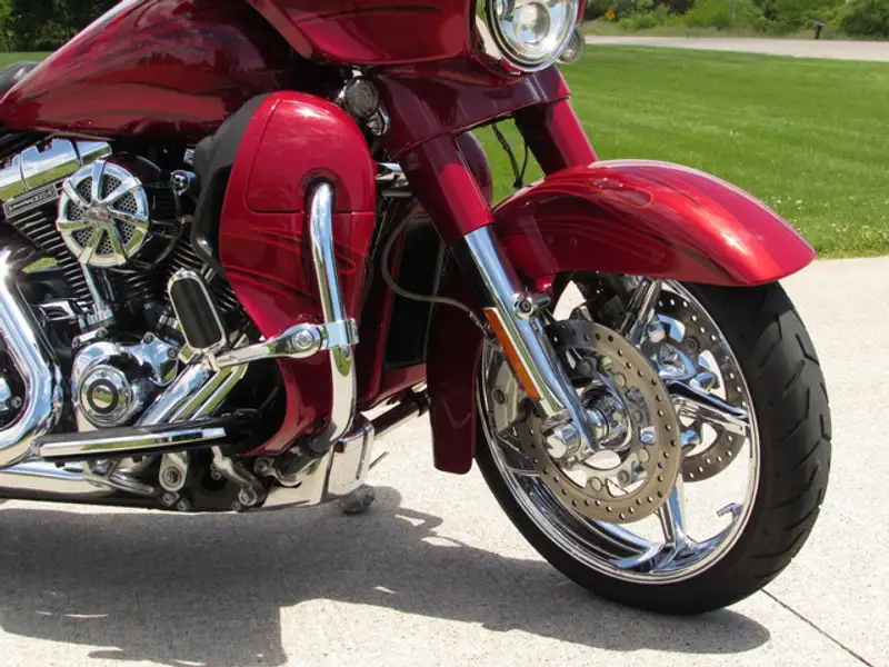 2016 Harley-Davidson Unspecified, červená, 10 400 km, dovoz Kanada — foto 8 z 12