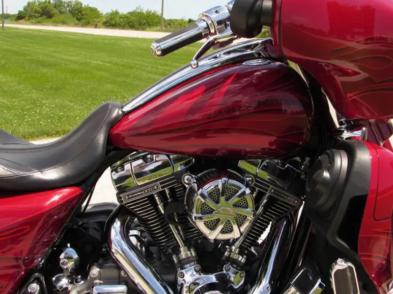 2016 Harley-Davidson Unspecified, červená, 10 400 km, dovoz Kanada — foto 9 z 12