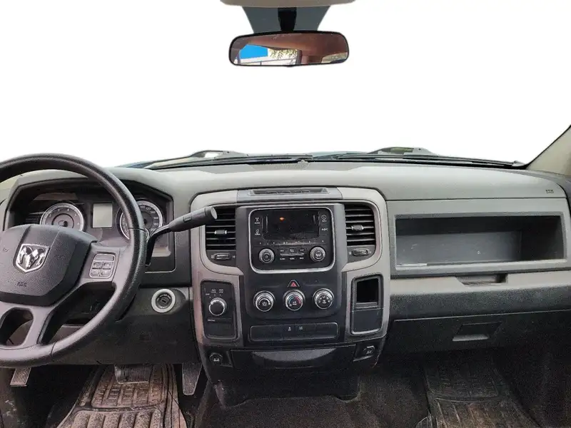 2015 RAM 1500 ST, černá, 155 273 km, dovoz Kanada — foto 9 z 12