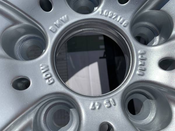 PAIR (2) of FRONT BMW 2PC 18X8 ET47 Rim Style 71 rim as New, dovoz Kanada — foto 2 z 5
