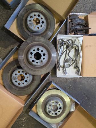 OE 2021+ Tesla Model S Plaid / LR - (Rotors, Pads, Lines), dovoz USA — foto 1