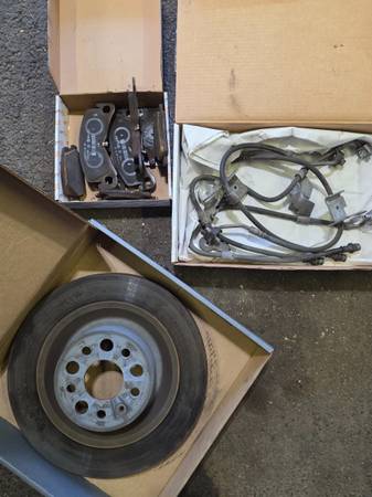OE 2021+ Tesla Model S Plaid / LR - (Rotors, Pads, Lines), dovoz USA — foto 4 z 4