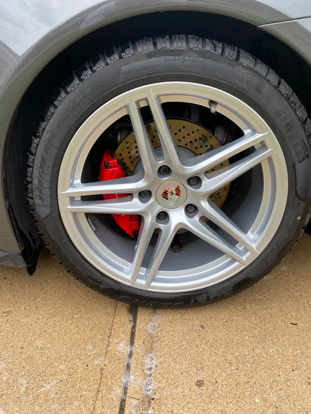 Porsche 911 Carrera winter OE wheels & Pirelli tires sada, dovoz Kanada — foto 2 z 5
