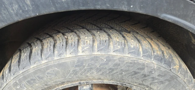 235/60r18 - Nokian Tires + Wheel - 2015 Discovery!, dovoz Kanada — foto 2 z 5