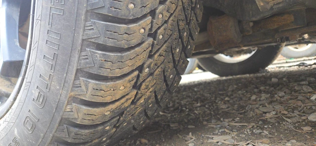 235/60r18 - Nokian Tires + Wheel - 2015 Discovery!, dovoz Kanada — foto 3 z 5