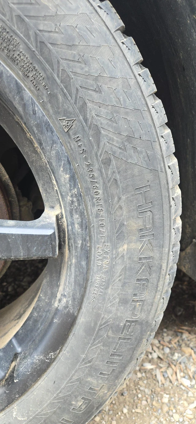 235/60r18 - Nokian Tires + Wheel - 2015 Discovery!, dovoz Kanada — foto 4 z 5