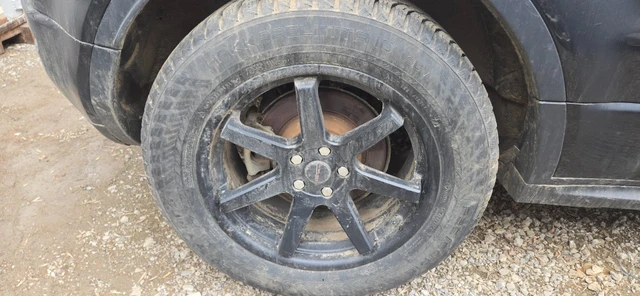 235/60r18 - Nokian Tires + Wheel - 2015 Discovery!, dovoz Kanada — foto 5 z 5