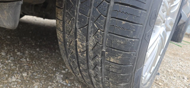 255/35r20 Pirelli Cinturato Tires+ Wheel - 2010 Land Rover Lr4, dovoz Kanada — foto 2 z 5