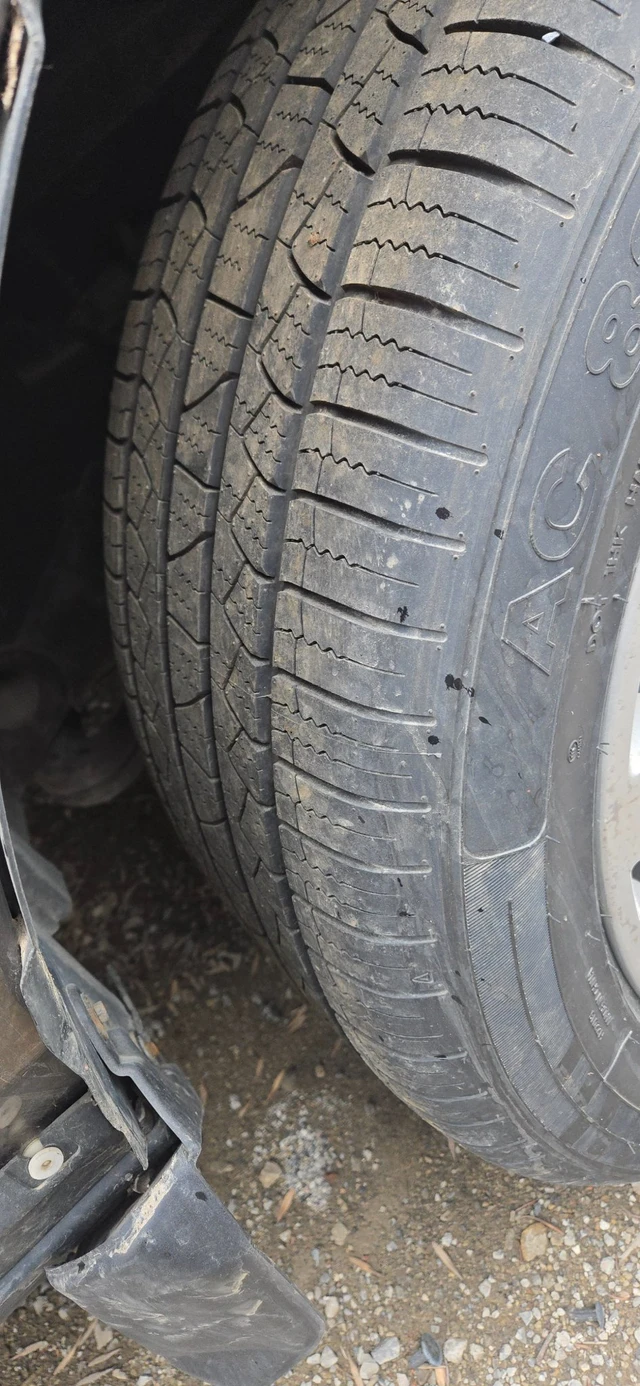 255/35r20 Pirelli Cinturato Tires+ Wheel - 2010 Land Rover Lr4, dovoz Kanada — foto 4 z 5