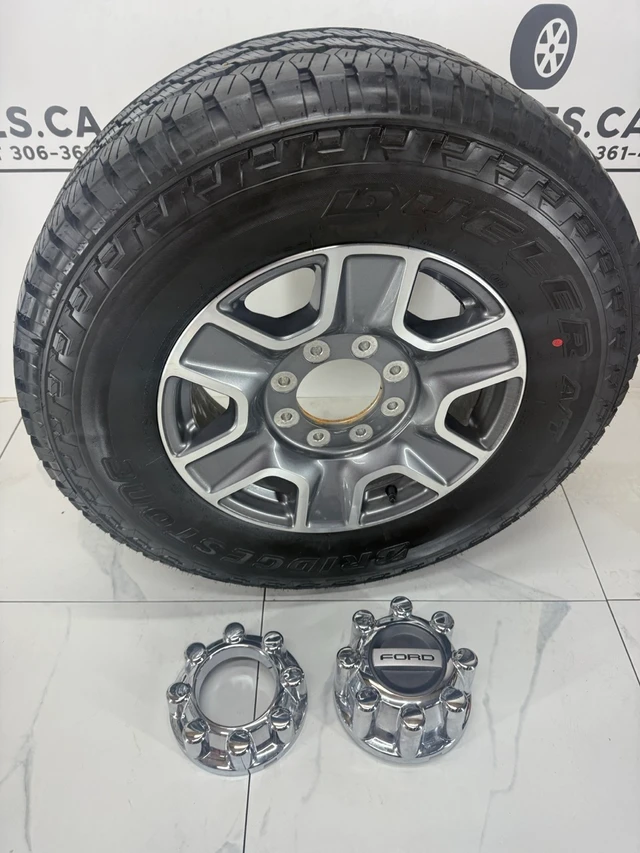 LT 275/70/18 Bridgestone Tires F250 F350 Rims 8x170 (demontovaný), dovoz Kanada — foto 2 z 5