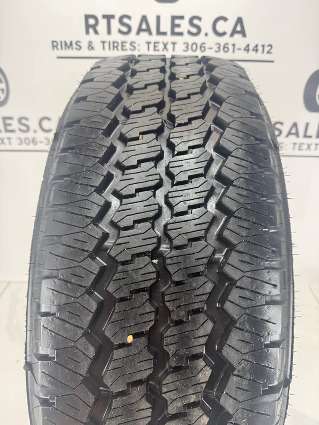 LT 275/70/18 Bridgestone Tires F250 F350 Rims 8x170 (demontovaný), dovoz Kanada — foto 3 z 5