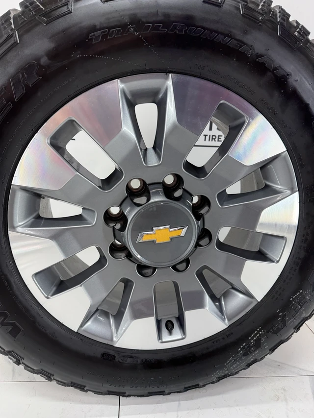 275/65/20 Goodyear 20" Chevy Rims 8x180 (Takeoffs) Free Shipping, dovoz Kanada — foto 3 z 5