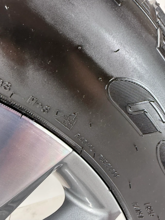 275/65/20 Goodyear 20" Chevy Rims 8x180 (Takeoffs) Free Shipping, dovoz Kanada — foto 5 z 5
