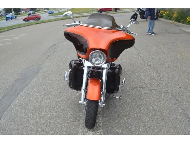 2012 Harley-Davidson CVO, oranžová, dovoz Kanada — foto 3 z 7