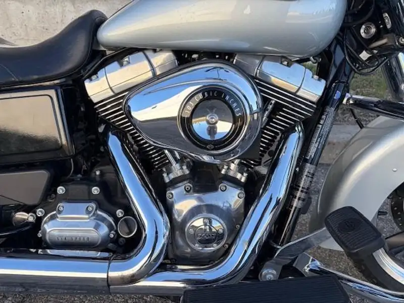 2012 Harley-Davidson Dyna Switchback FLD, stříbrná, 37 374 km, dovoz Kanada — foto 3 z 8