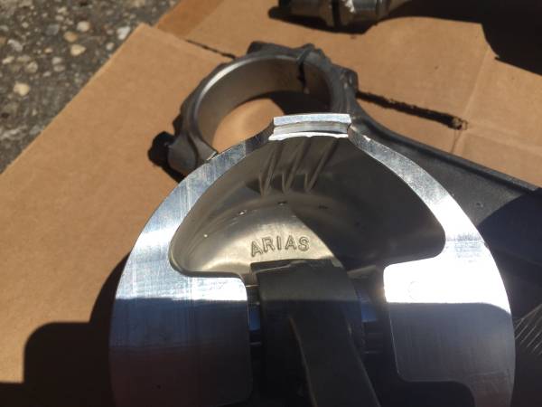 Mopar 440 0.30 over Arias pistons with six pack rods, dovoz USA — foto 2 z 2