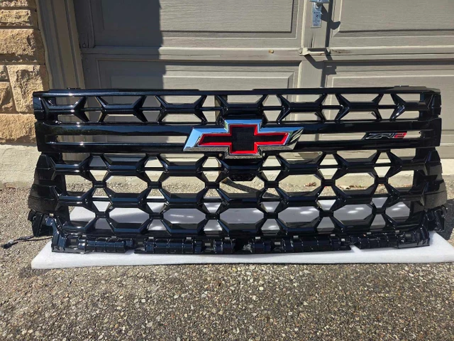 Chevrolet Silverado 2500HD ZR2 Grille, dovoz Kanada — foto 2 z 5