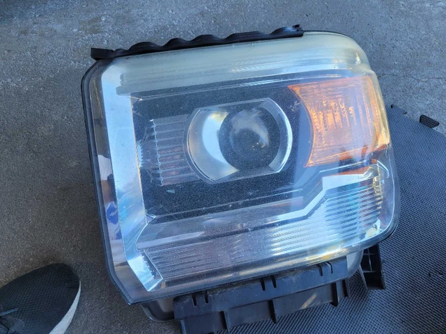 GMC Sierra světlomet komplet, dovoz Kanada — foto 3 z 5