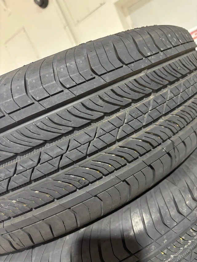 nový 225/65/R17 Continental A/S–RAV4/CRV/Journey/Terrain/Rogue, dovoz Kanada — foto 3 z 3