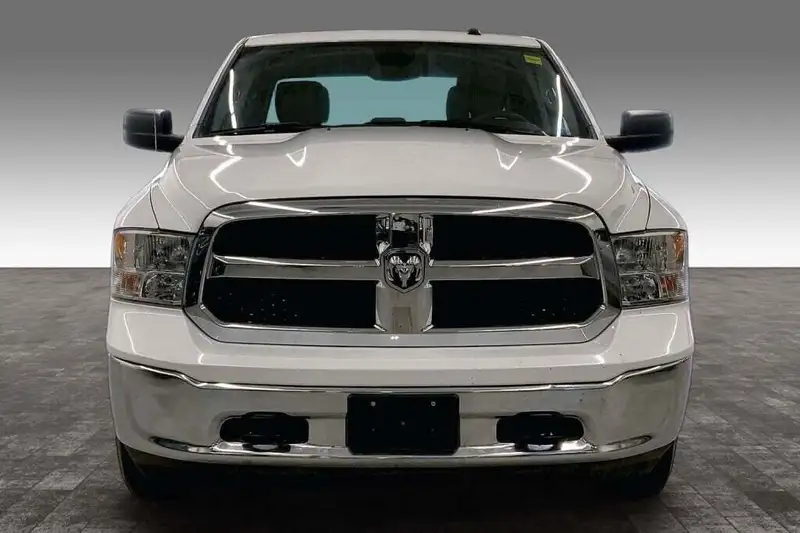 2023 RAM 1500 Classic, bílá, 42 469 km, dovoz Kanada — foto 3 z 12