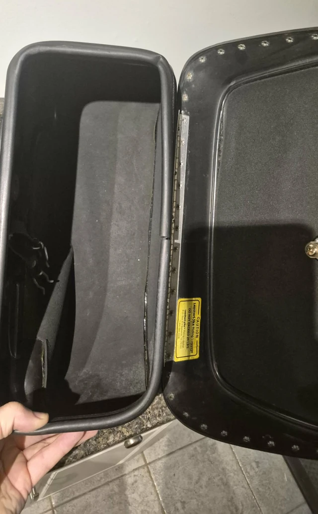 Honda Magna Vf750c Leatherlyke Hard Saddlebags – Mounts & Keys, dovoz Kanada — foto 3 z 5