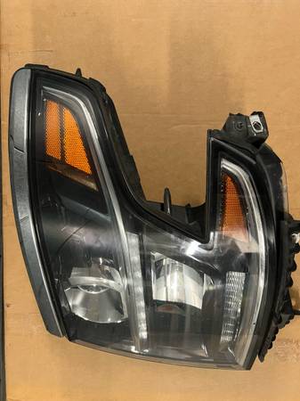 2015-2020 Chevy Tahoe/Suburban LH left-driver side Xenon-HID Headlight OEM, dovoz USA — foto 3 z 12