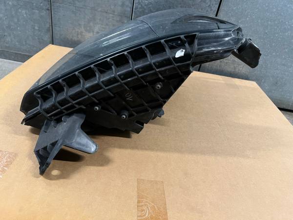 2015-2020 Chevy Tahoe/Suburban LH left-driver side Xenon-HID Headlight OEM, dovoz USA — foto 4 z 12