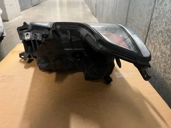 2015-2020 Chevy Tahoe/Suburban LH left-driver side Xenon-HID Headlight OEM, dovoz USA — foto 5 z 12