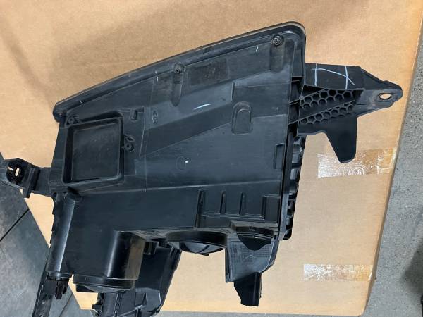 2015-2020 Chevy Tahoe/Suburban LH left-driver side Xenon-HID Headlight OEM, dovoz USA — foto 9 z 12
