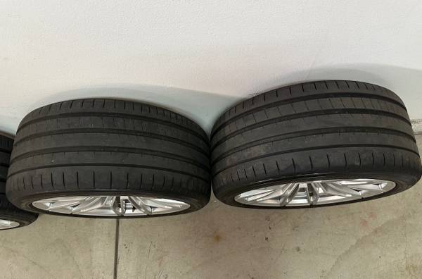 OE BMW ///M2 G87 Wheels & Yokohama Sport Tires and extras, dovoz USA — foto 3 z 12