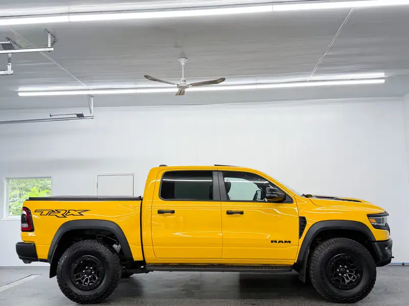 2023 RAM 1500, žlutá, 19 000 km, dovoz Kanada — foto 10 z 12