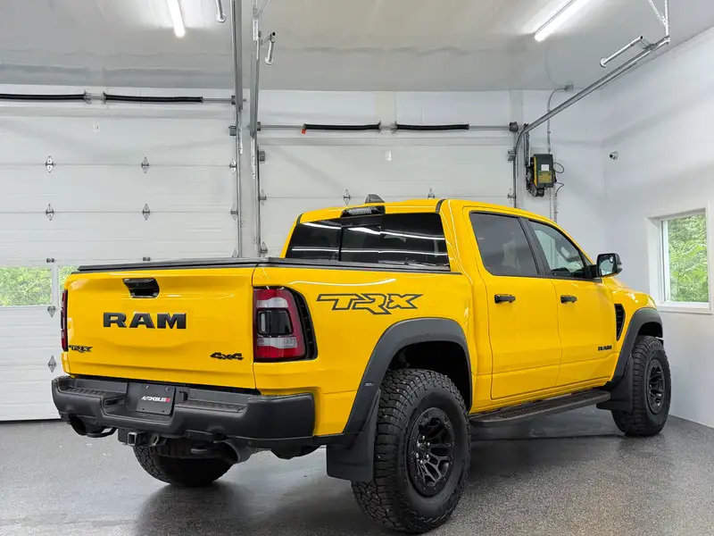 2023 RAM 1500, žlutá, 19 000 km, dovoz Kanada — foto 11 z 12