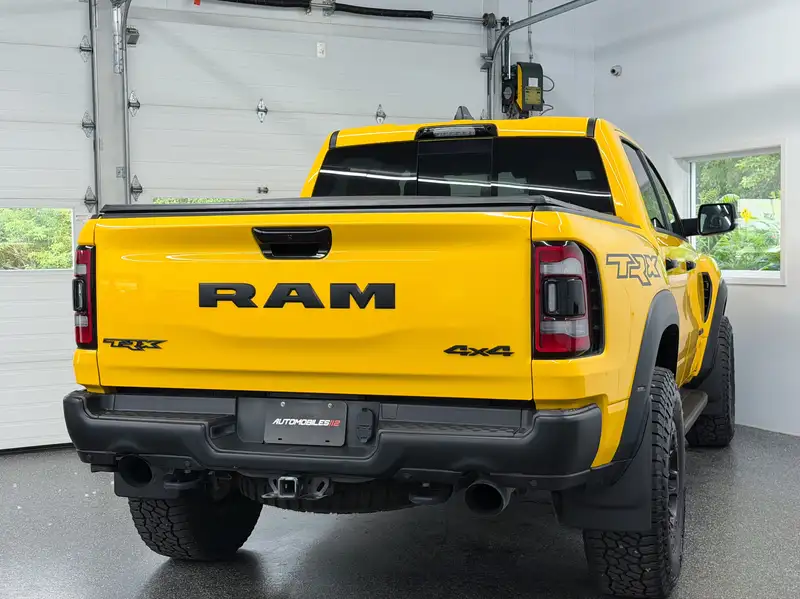 2023 RAM 1500, žlutá, 19 000 km, dovoz Kanada — foto 12 z 12