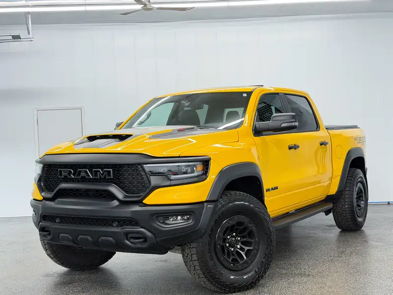 2023 RAM 1500, žlutá, 19 000 km, dovoz Kanada — foto 2 z 12