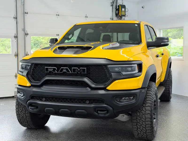 2023 RAM 1500, žlutá, 19 000 km, dovoz Kanada — foto 3 z 12
