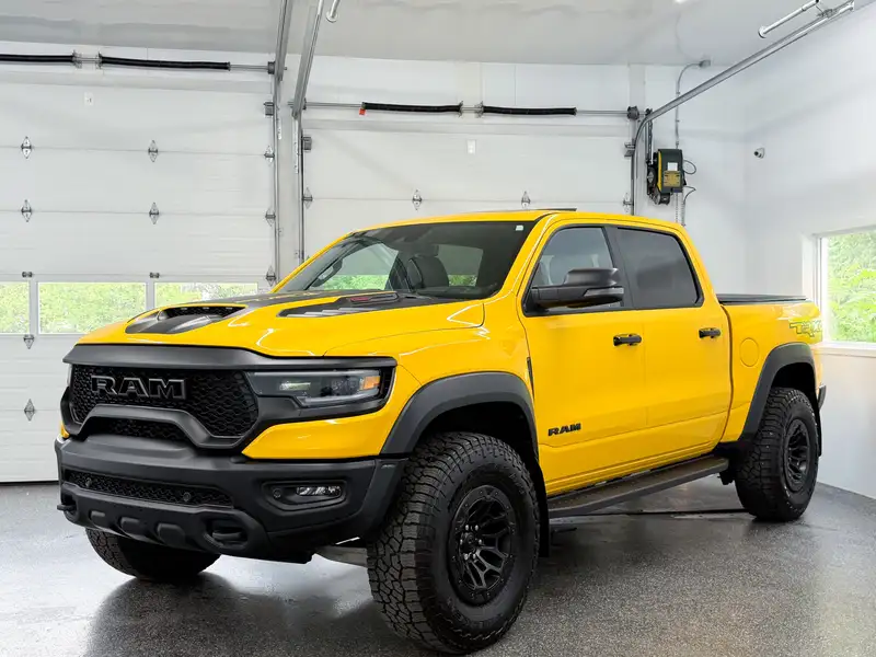 2023 RAM 1500, žlutá, 19 000 km, dovoz Kanada — foto 4 z 12