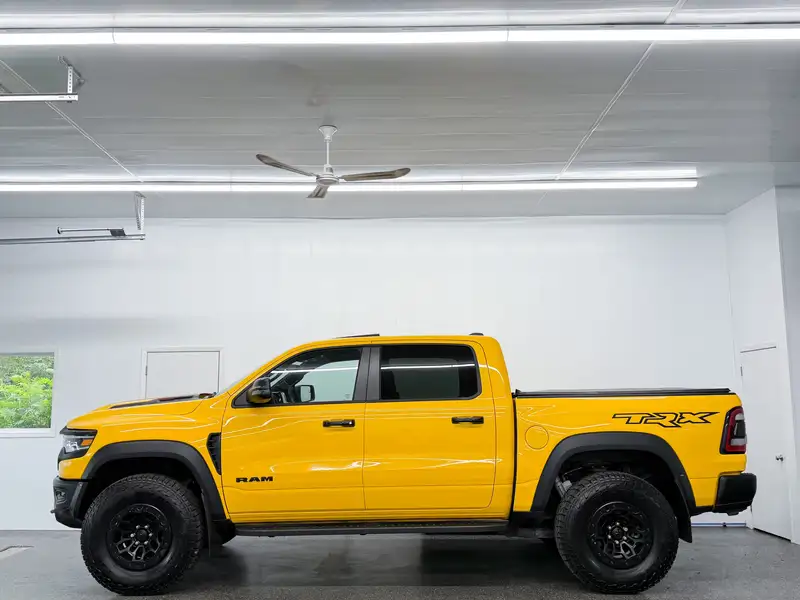 2023 RAM 1500, žlutá, 19 000 km, dovoz Kanada — foto 5 z 12