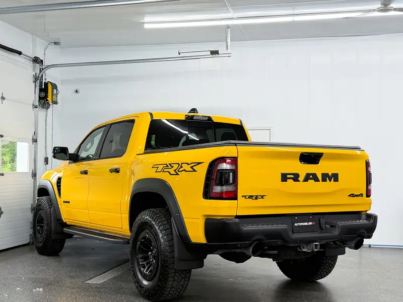 2023 RAM 1500, žlutá, 19 000 km, dovoz Kanada — foto 6 z 12