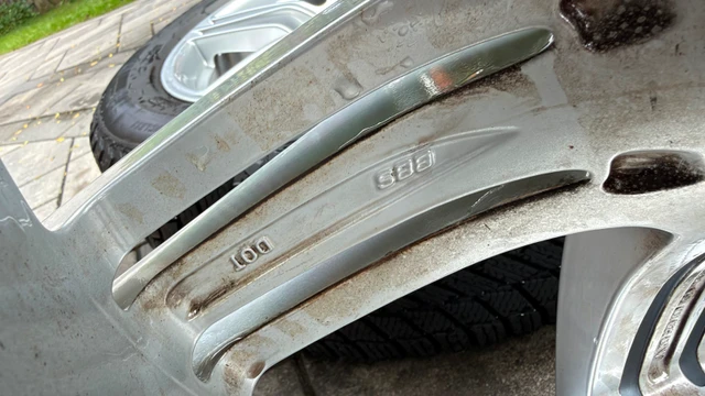 Michelin X-Ice Winter Tires, Original Porsche Macan Rims (TPMS), dovoz Kanada — foto 4 z 5